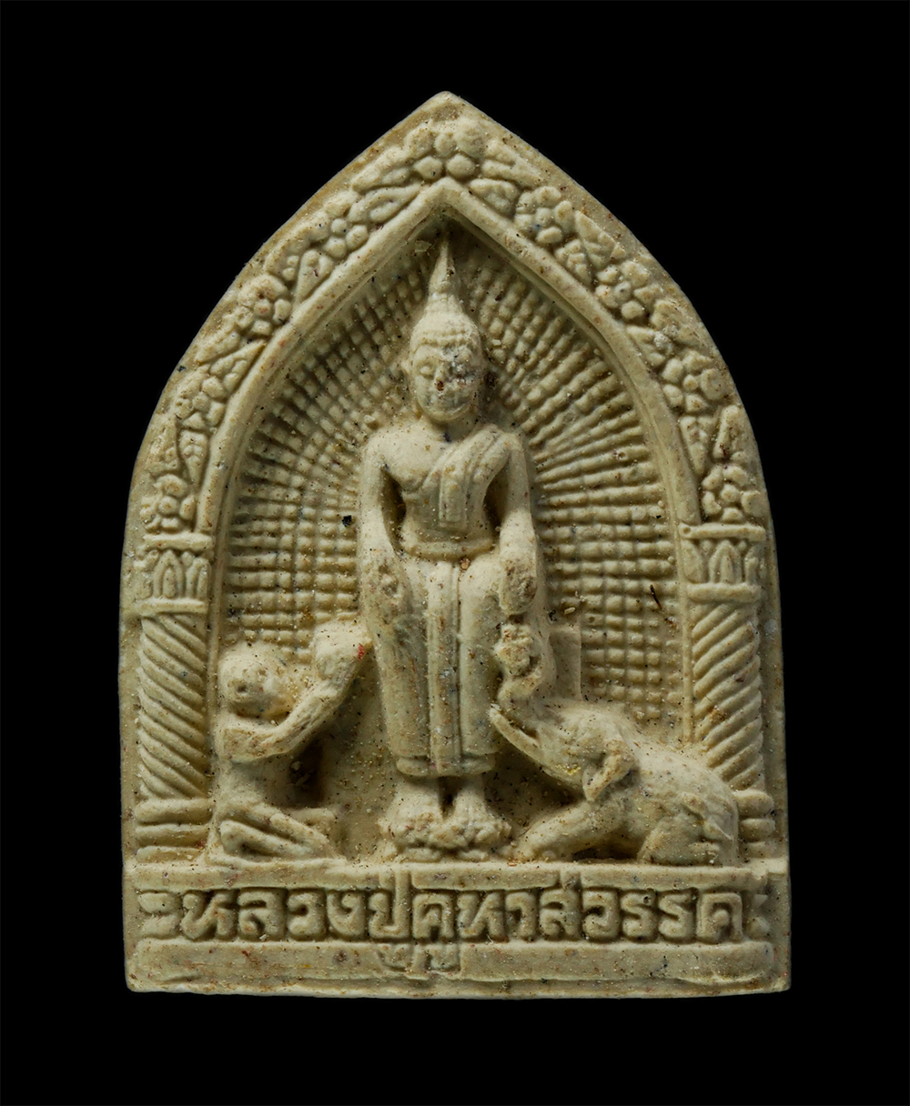 พระผงกล่องขาว17 (167)p.jpg - พระผงหลวงพ่อปู่คูหาสวรรค์ พิมพ์หลวงพ่อโต วัดป่าเลไลยก์ หลังยันต์ตะกร้อ วัดนาขวาง จ.สมุทรสาคร เสาร์ ๕ หลวงพ่อสุด วัดกาหลง อธิฐานจิตปลุกเสก เนื้อผงพุทธค [..] | https://kamulet.in.th